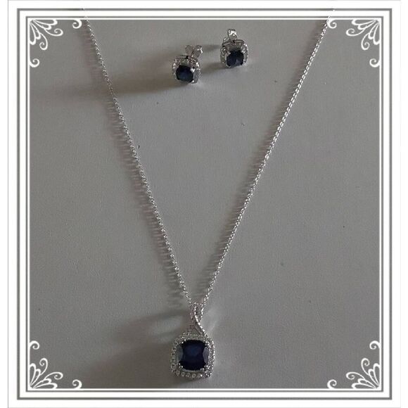 New~6.05 Ct. Blue & White Sapphire Halo Design Pendant Necklace & Earring Set - Picture 1 of 4
